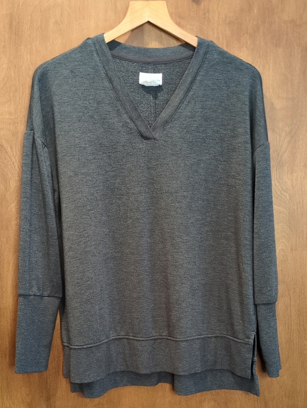 Lou & Grey V-Neck Pullover Sweatshirt in Charcoal Gray Size XS